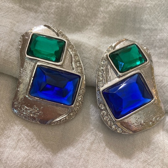 Fabulous Vintage Clip on Earrings with Blue and‎ Green Stones - Picture 1 of 9